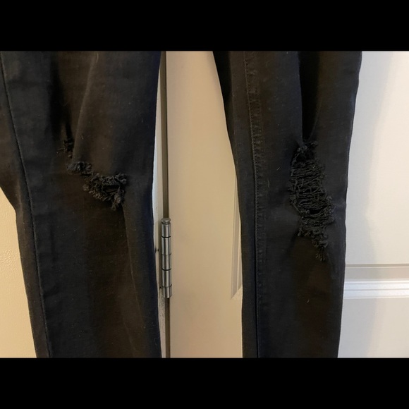 Woman’s size 5 black jeans - Picture 2 of 6